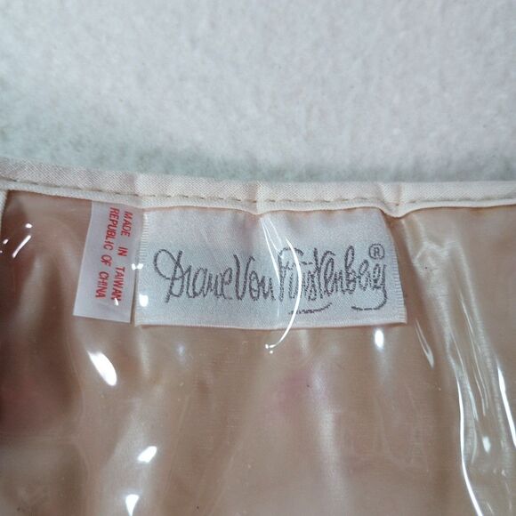 Diane Von Furstenberg (DVF) Quilted Floral Travel Makeup Bag 3 Section Case - Picture 7 of 15